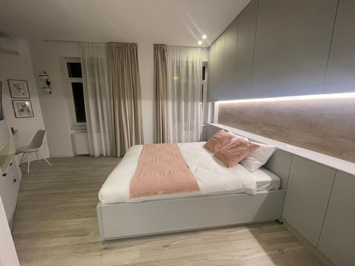Four Bedroom Apartment, Old Town Bukarest Exteriör bild