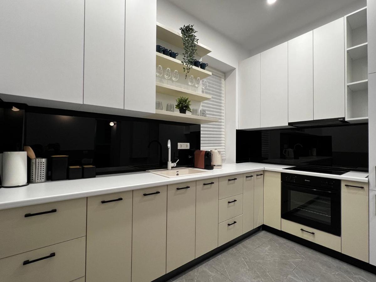 Four Bedroom Apartment, Old Town Bukarest Exteriör bild