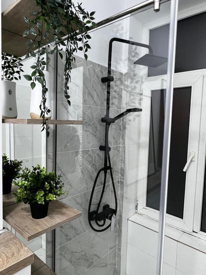 Four Bedroom Apartment, Old Town Bukarest Exteriör bild