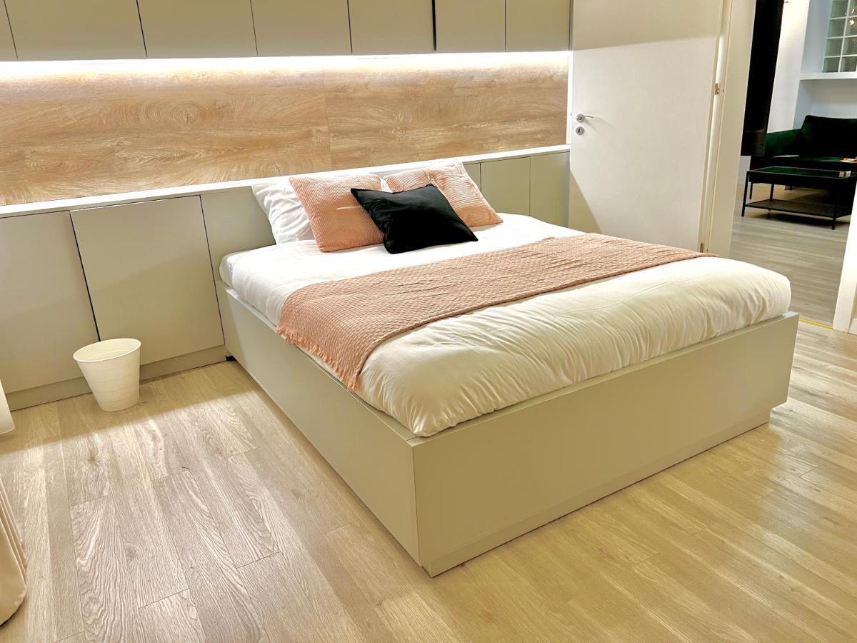 Four Bedroom Apartment, Old Town Bukarest Exteriör bild