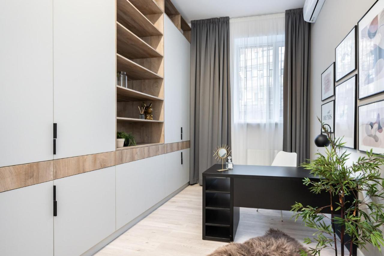 Four Bedroom Apartment, Old Town Bukarest Exteriör bild