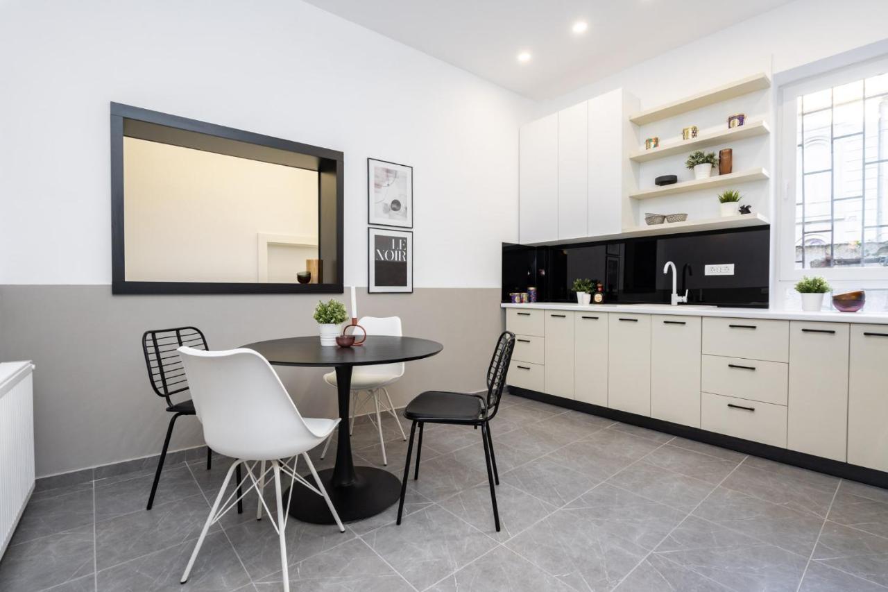 Four Bedroom Apartment, Old Town Bukarest Exteriör bild